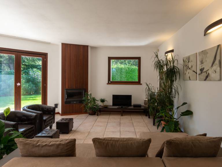 House with private pool, BBQ & garden — photo 5