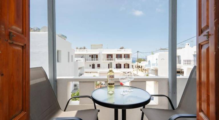 Serviced apartment with patio | Good for workation — photo 2