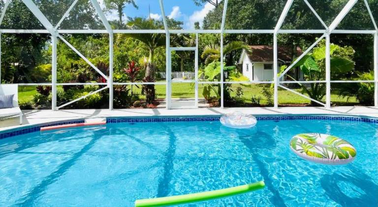 House with pool in Jupiter, FL