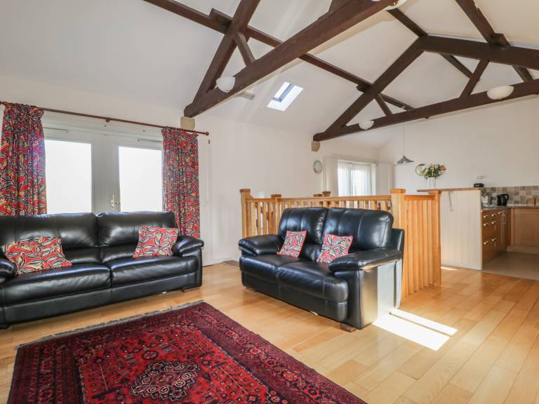 Cottage with yard & terrace — photo 2
