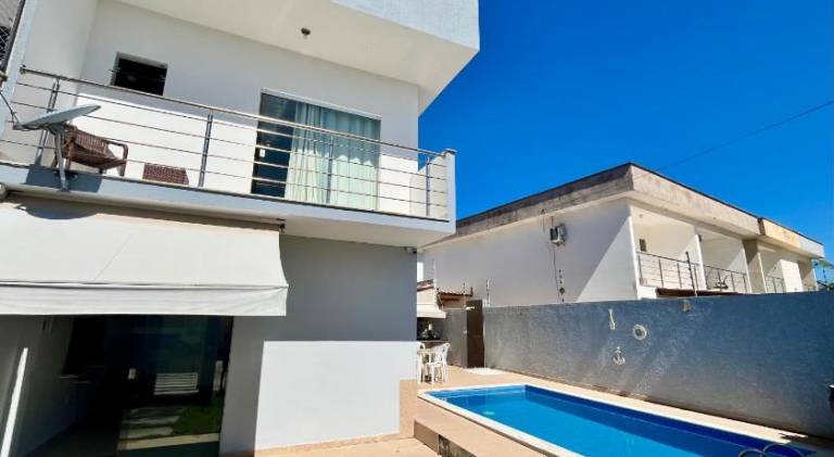 Vacation home with pool — photo 4