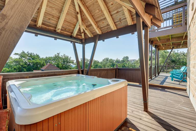 Family-Friendly Fischer Home w/ Private Hot Tub! — photo 2