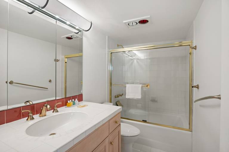 Children-friendly lovely condo with private pool & patio | Ski nearby | Pet-friendly — photo 3