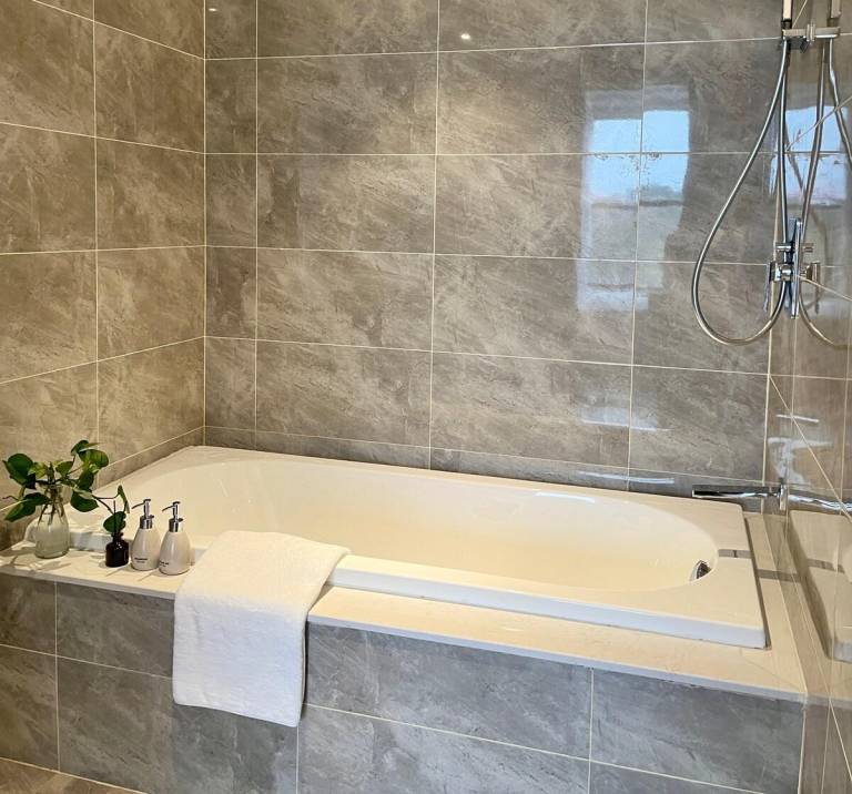Vacation home with pool, jacuzzi & garden | Water view | Suitable for remote work | Pets allowed — photo 2