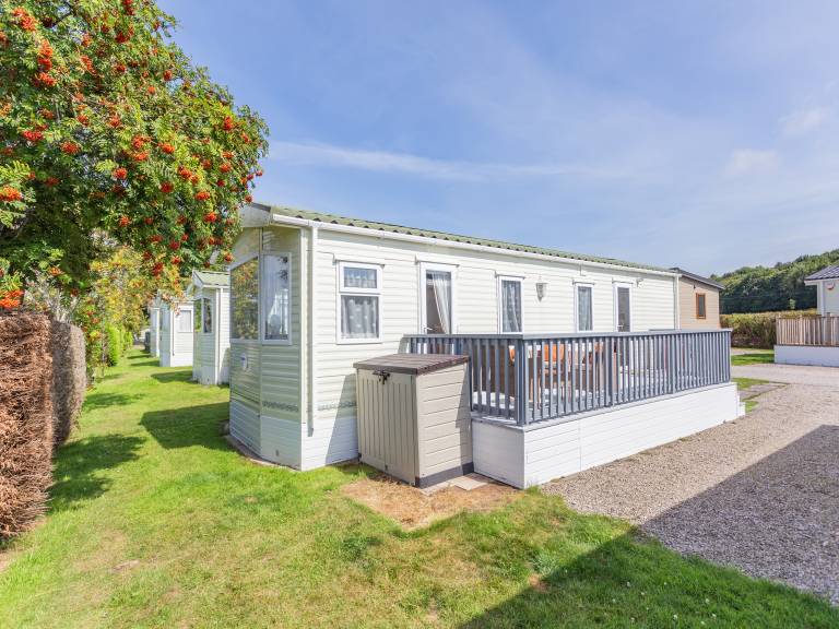 Child-friendly cottage with barbecue | River view | Pet-friendly in Tain