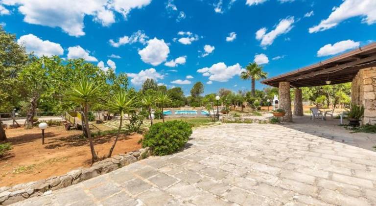 Charming villa with garden, pool & patio | Pet-friendly — photo 2