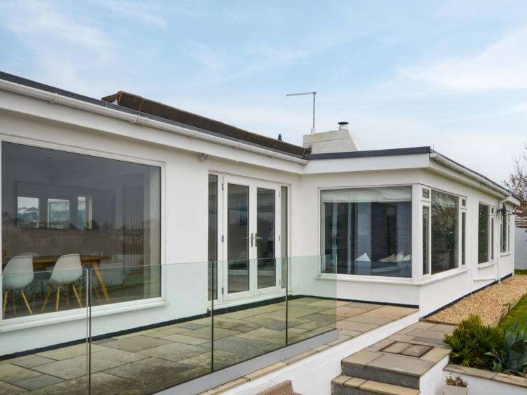 House with terrace & yard — photo 2