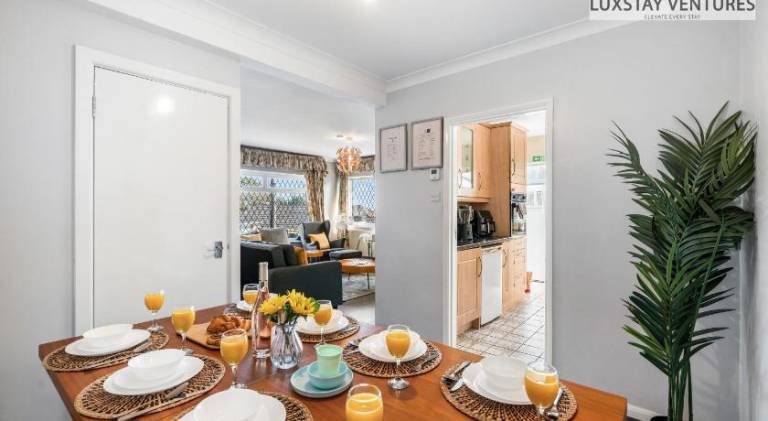 Brighton 4BR Home with Sea View and Free Parking — photo 3