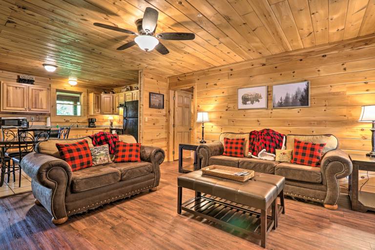 Cabin w/ Deck + Fireplace < 3 Mi to Dollywood! — photo 3