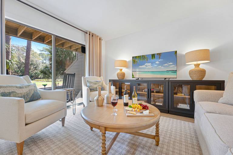 Fully equipped condo with pool | Dogs allowed in Hilton Head Island, SC
