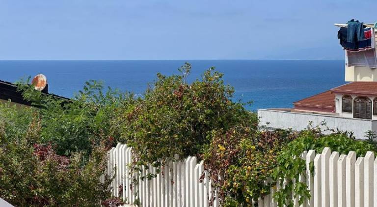 Rental apartment with patio — photo 5