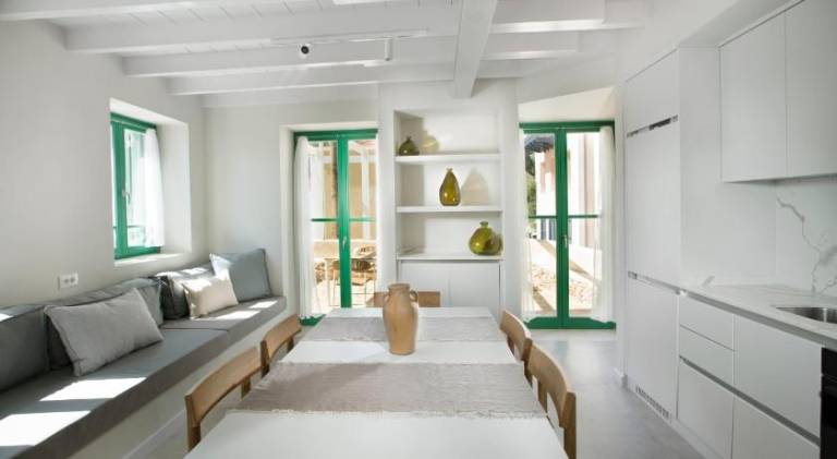 Family-oriented wonderful apartment with yard & patio | Dogs allowed — photo 2