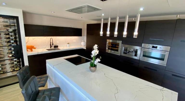 Villa with pool — photo 4