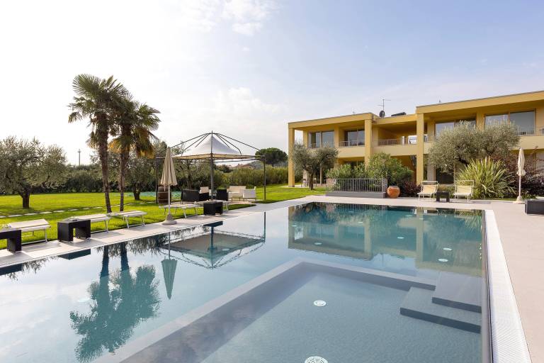 Apartment 'Agriturismo Le Campagnole Green' with Shared Pool, Wi-Fi and Air Conditioning in Cavaion Veronese