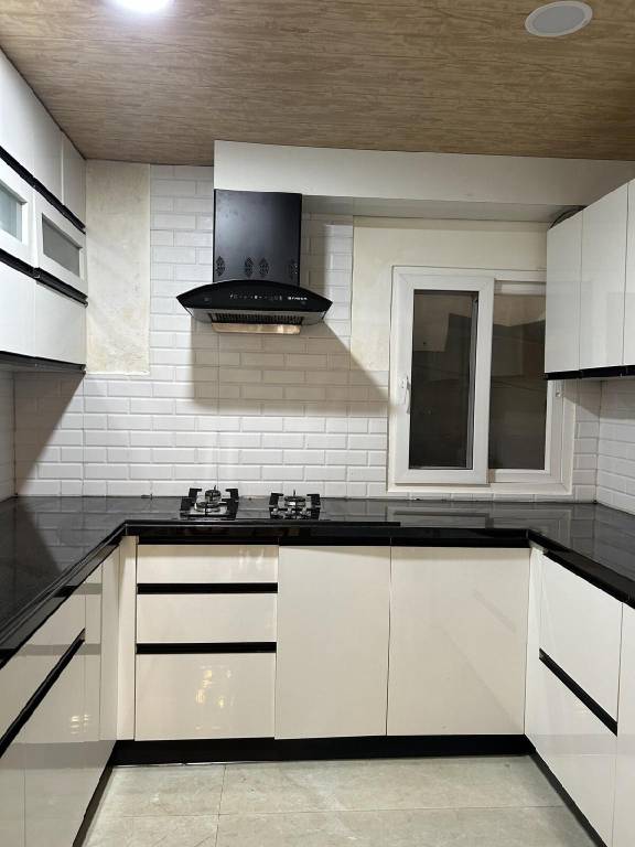 Zephyr Lakeview 2BHK Near Mall Road & Naini Lake — photo 4