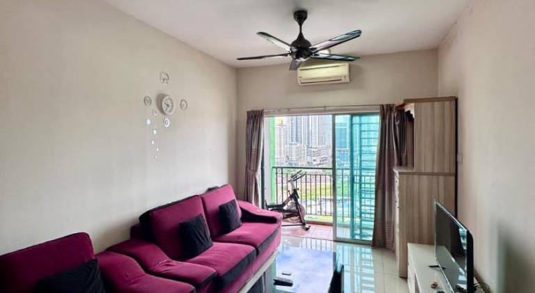 Holiday apartment with patio & pool | Perfect for remote work — photo 5