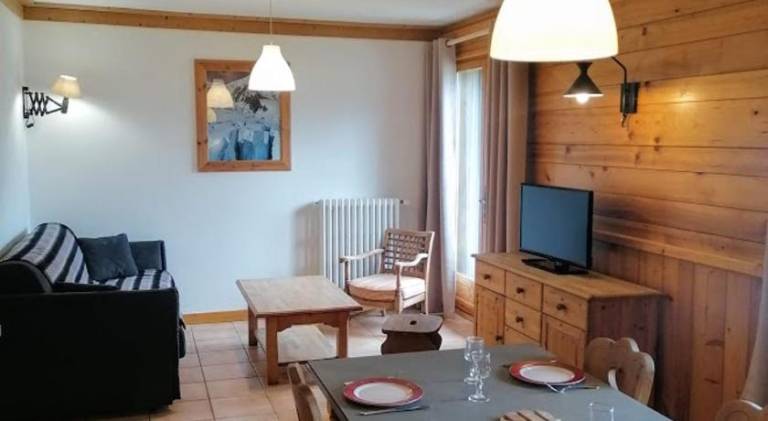 Nice serviced apartment with hot tub, yard & patio | Dogs allowed — photo 4