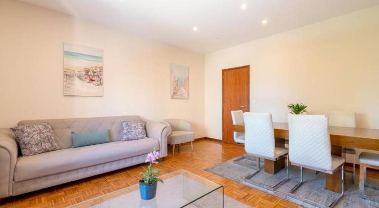 Holiday apartment with 3 rooms for 6 persons in Porto