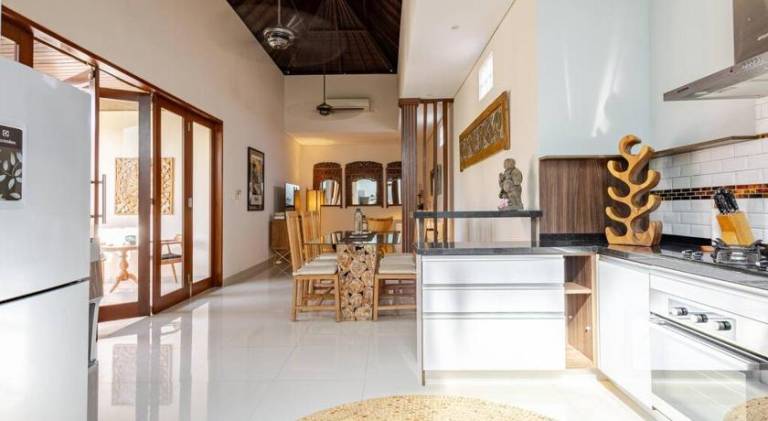 Villa with pool — photo 3