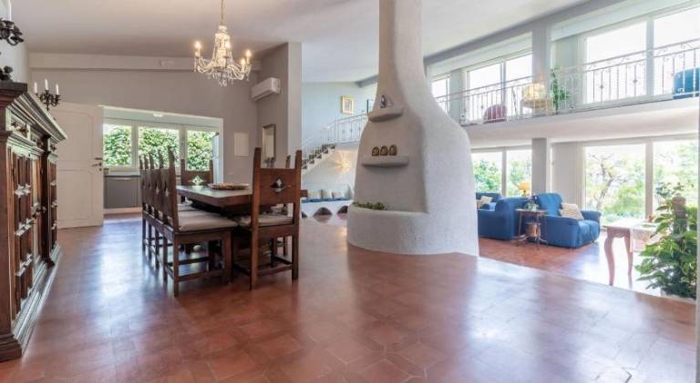 Villa with pool — photo 5