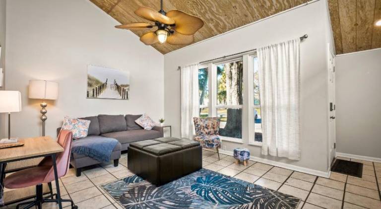 Lovely house | Pets are welcome in Jacksonville Beach, FL