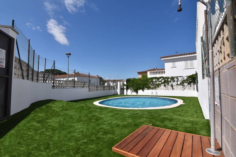 Villa with yard, pool & BBQ | Dogs allowed — photo 2
