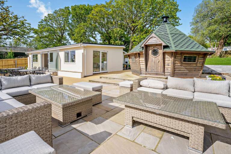 Cottage with sauna, grill & yard in Swansea