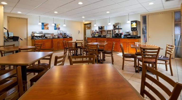 Best Western Inn & Suites — photo 4