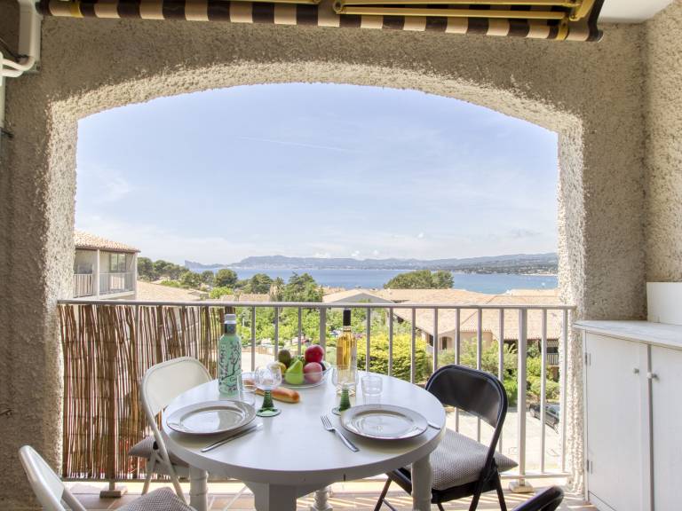 Pleasant rental apartment with patio & grill | Sea view | Next to the beach | Pet-friendly — photo 2