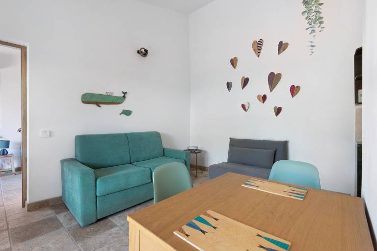Charming vacation home with terrace, fast internet & yard | Garden view | Pets are welcome — photo 4