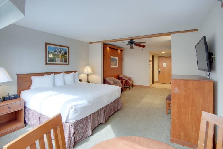 Ski-In/Ski-Out Crested Butte Studio w/ Pool Access — photo 2
