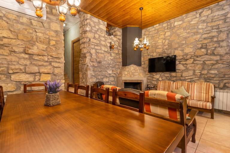 Family-oriented pleasant vacation home with terrace, fast internet & hot tub | Mountain view | Dogs allowed — photo 4