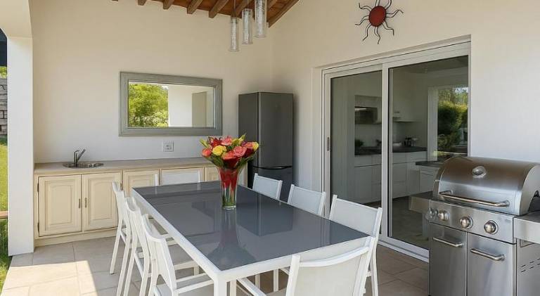 Villa with pool — photo 3