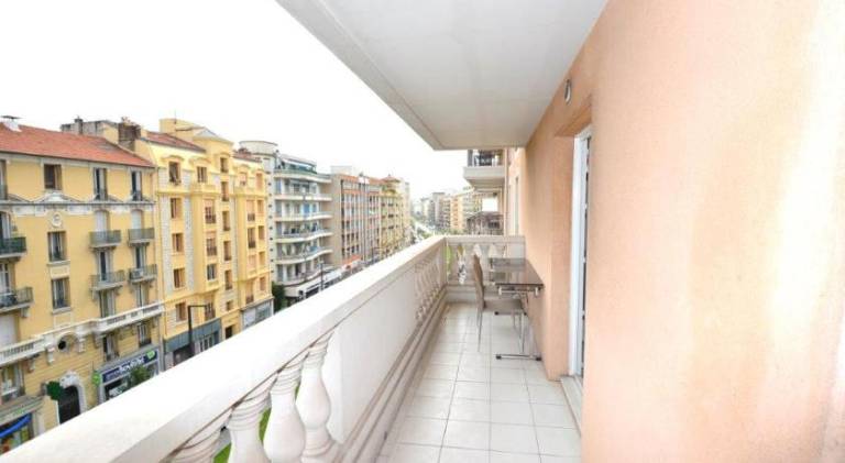 Rental apartment with patio & private pool — photo 3