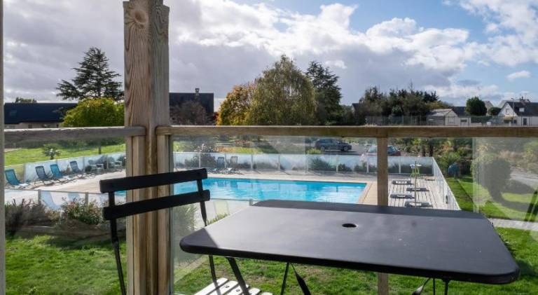 Apartment with yard, pool & terrace — photo 4