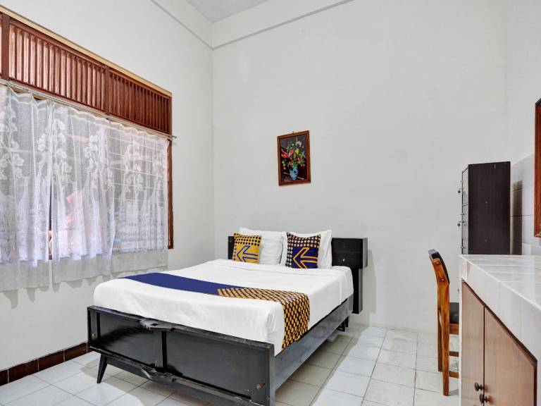 SPOT ON 90539 Taman Borobudur Guest House Syariah
