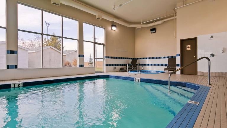 Best Western Plus Red Deer Inn & Suites — photo 4