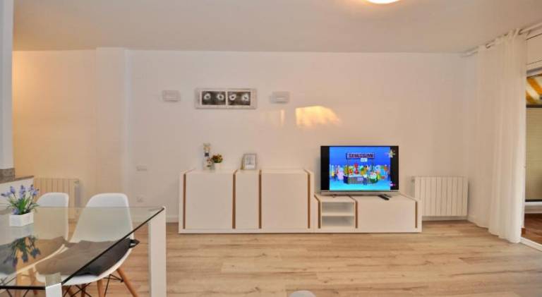 Apartment with yard, patio & pool — photo 2