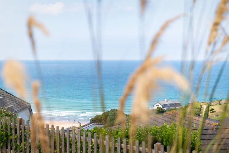 Family-friendly nice cottage with yard & hot tub | Beach view | Close to the beach | Pets allowed — photo 3