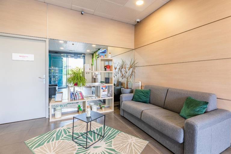 Serviced apartment with terrace | Suitable for remote work — photo 4