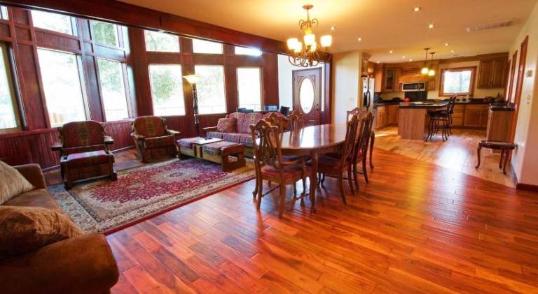 Wonderful house with pool & hot tub | Pets are welcome — photo 2