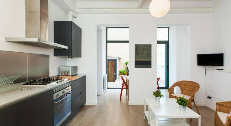 Holiday apartment with terrace | Close to Casa Milà | Perfect for remote work | Dogs allowed — photo 4