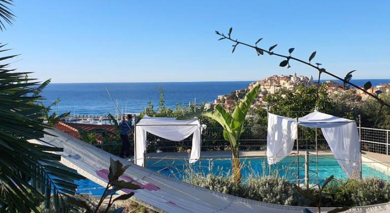 Rental apartment with pool in Imperia