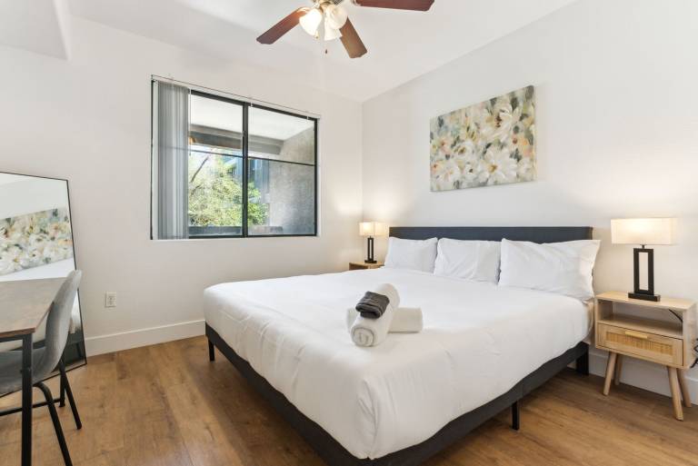 CozySuites Glendale Westgate with pool 12