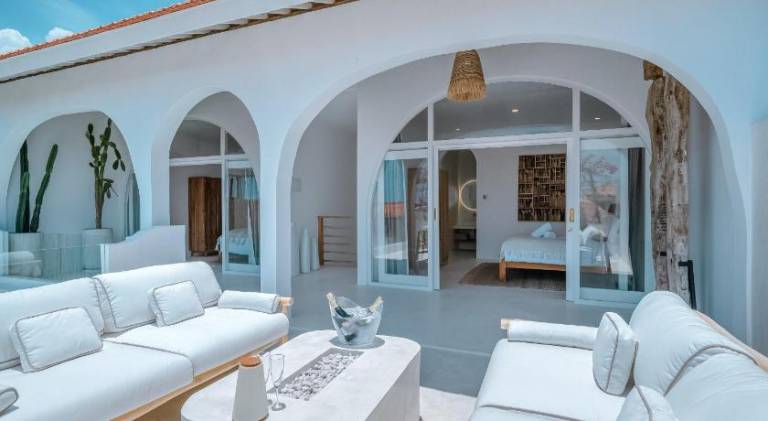 Villa with pool — photo 2