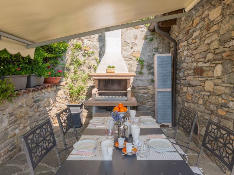 Fully equipped pleasant vacation home with patio, barbeque & yard | Mountain view | Pets are welcome — photo 4
