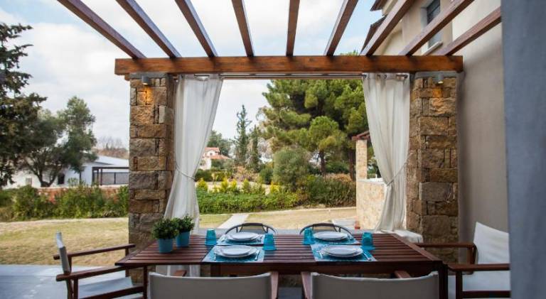 Beautiful vacation home with BBQ & yard | Next to the beach | Suitable for remote work | Pets are welcome in Sithonia