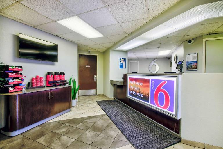 Motel 6 Duluth, MN — photo 2