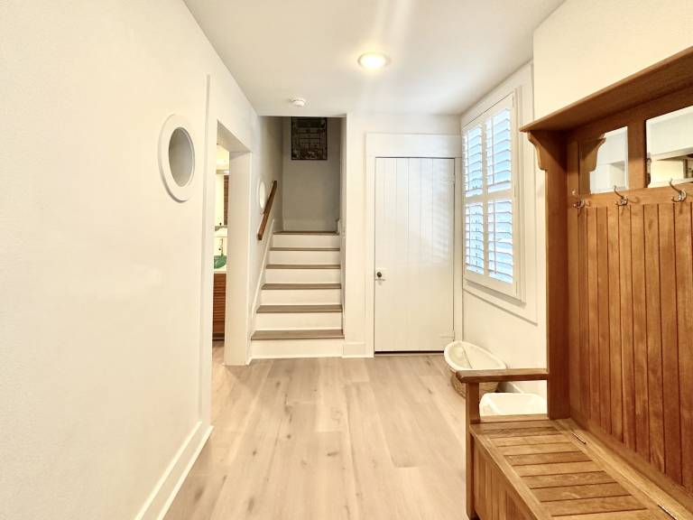 Vacation home with barbeque & pool — photo 4