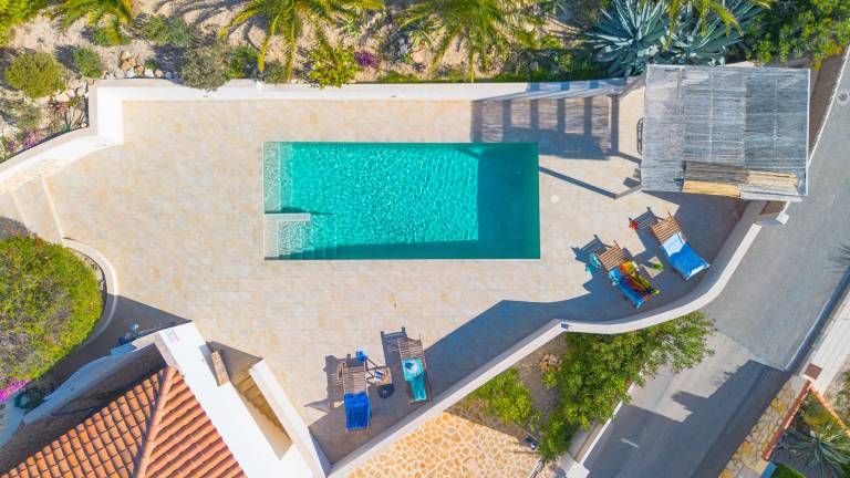 Villa with grill, patio & private pool — photo 2